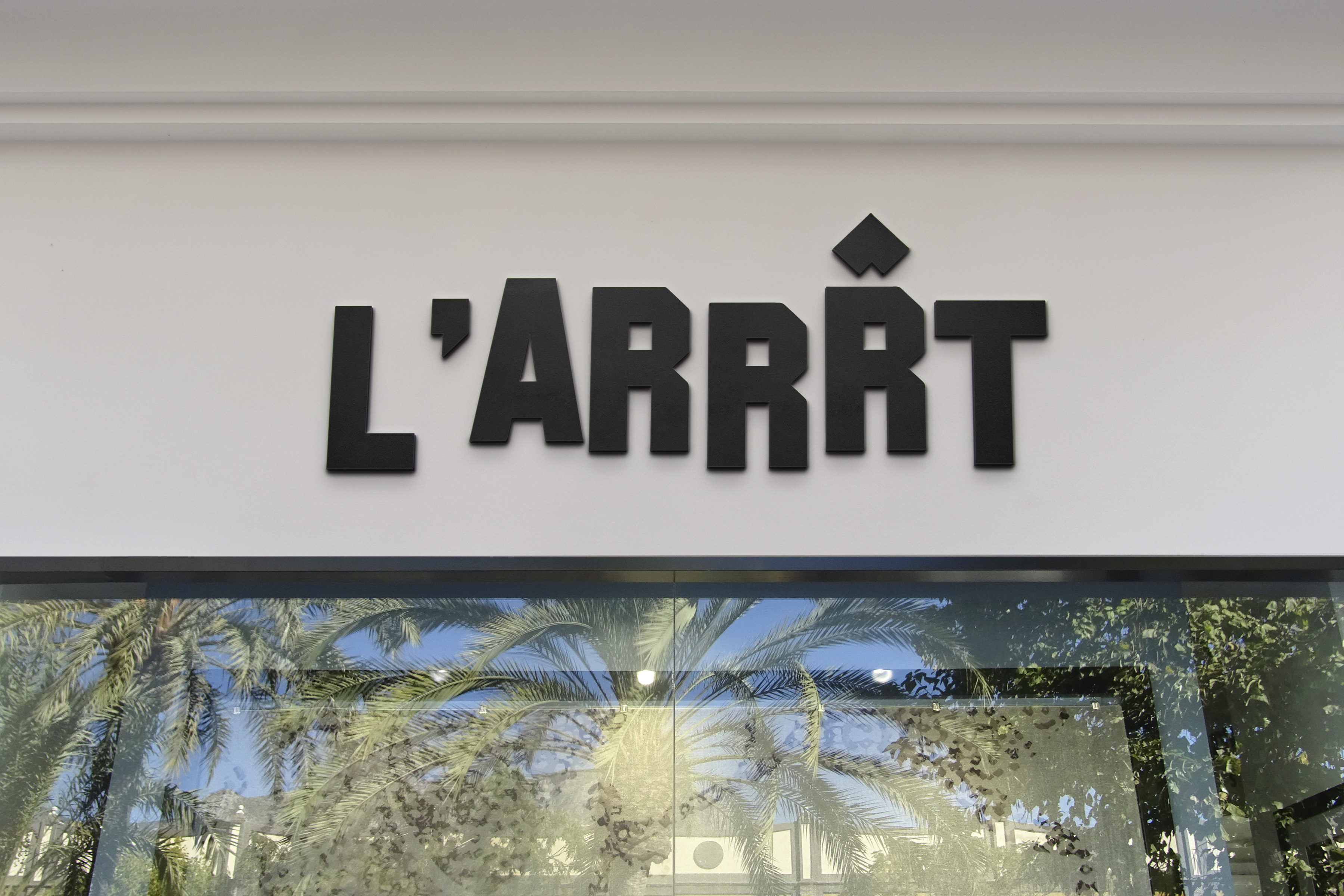 Logo Larrrt, J-Luc MacLav.